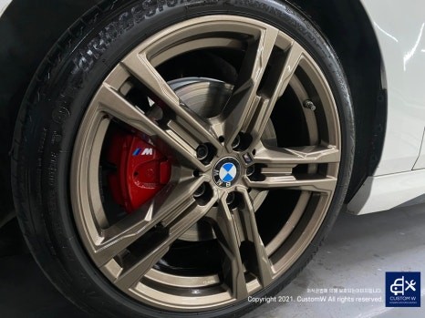 BMW 218D 휠 상처 수리 후, 브론즈 휠 도색 그리고 부식 / 녹 제거 후 깔끔하게  레드 캘리퍼 도색 작업까지_! 정직하고 올바른 공정으로 보답 드리는 커스텀 W_!