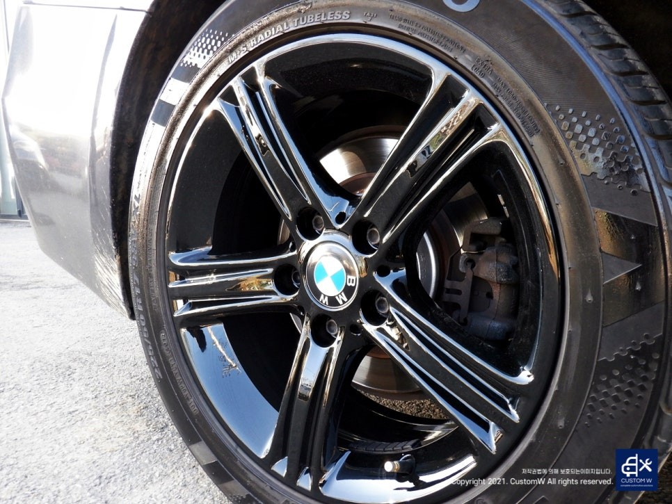 BMW F30 320d 휠수리 후 블랙유광 휠도색