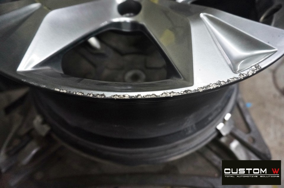 렉서스 NH300H 휠 상처 수리 후 블랙유광 휠도색 / 용인 처인구