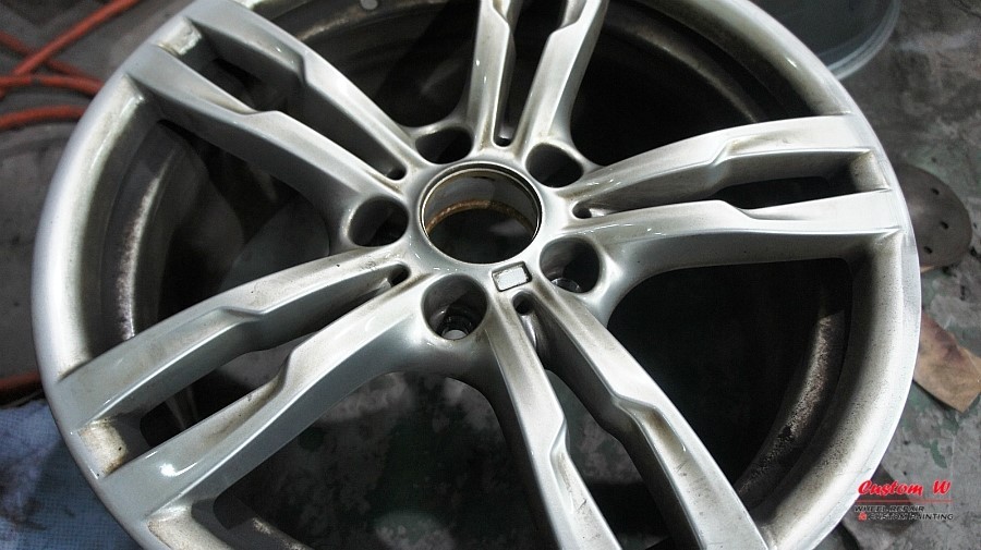 블랙과 레드의 조화를 위해 BMW 428I 블랙유광 휠도색 그리고 포인트로 블루 캘리퍼도색. / 용인 처인구