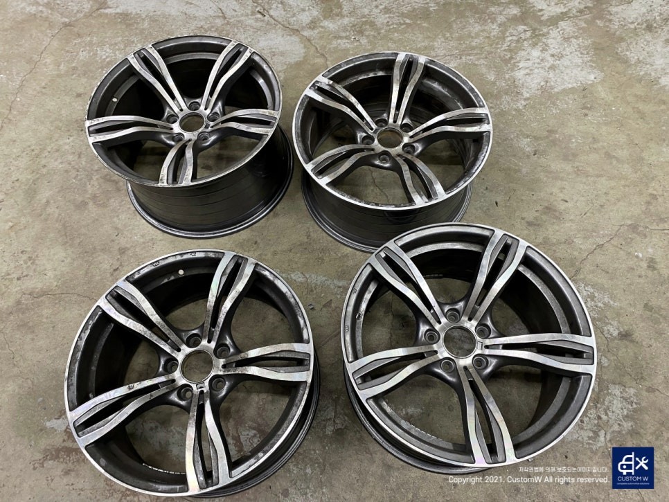 BMW F10 520d 19인치 휠수리 후 블랙유광 휠도색 + 레드 캘리퍼 도색