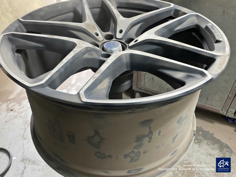 벤츠 GLE53 AMG 잘 못된 휠수리 박리 제거 후, 블랙유광 휠도색 + 레드 캘리퍼 도색