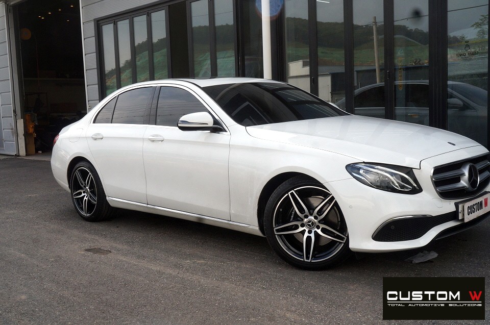 벤츠 W213 E300 AMG 라인 19인치 별휠 다이아몬드 컷팅 블랙 폴리시 작업, 캘리퍼 도색.