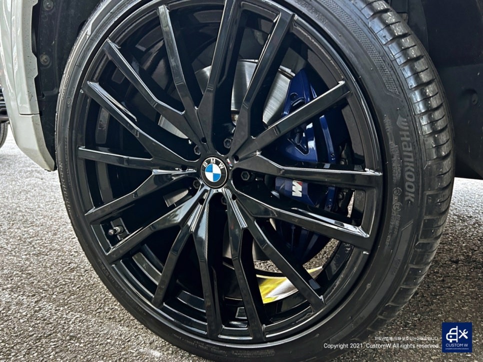 BMW X5 M50d 742M 휠수리 후 블랙유광 휠도색