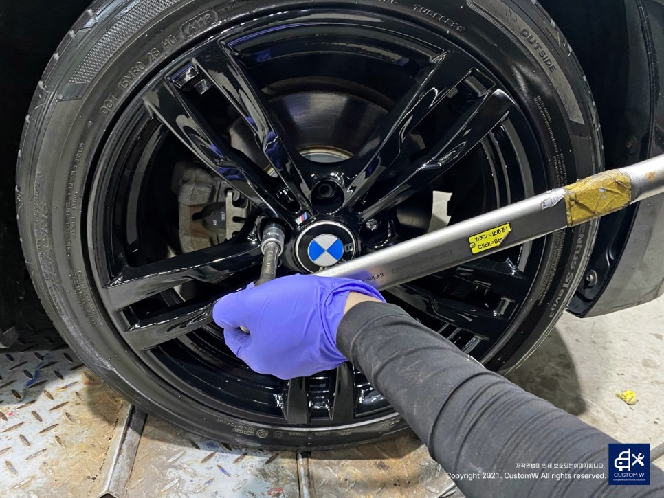 BMW F30 320d 441M 휠수리 후 블랙유광 휠도색