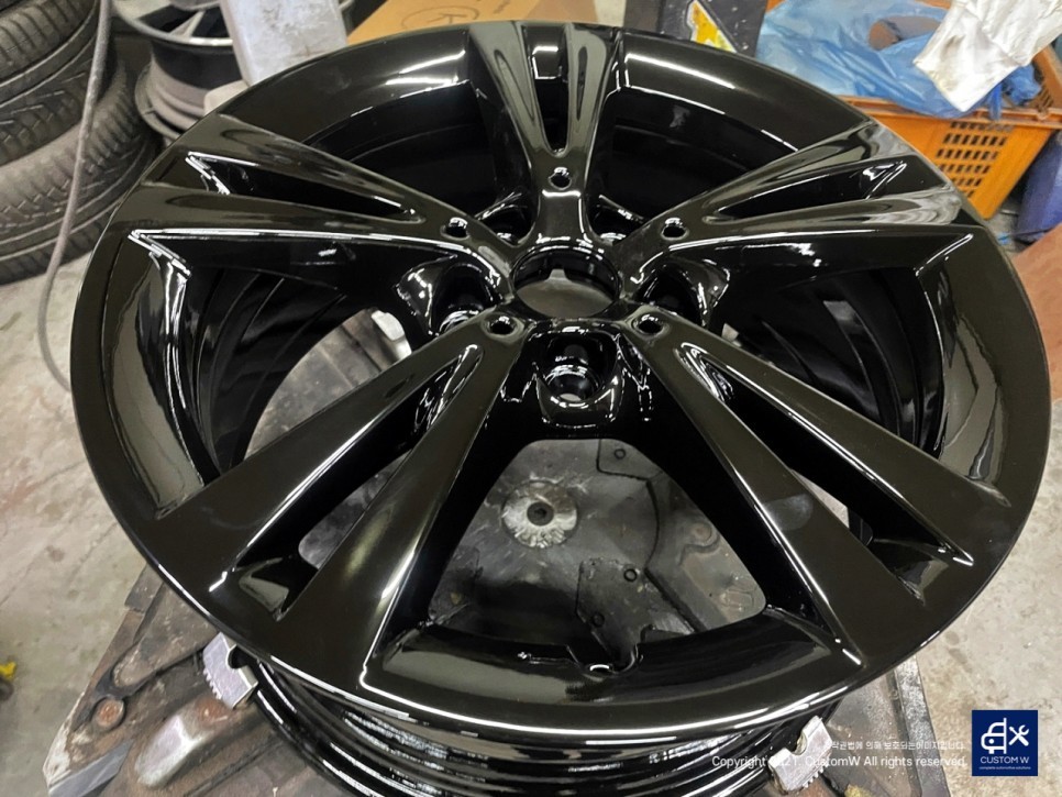 BMW 액티브 투어러 휠수리 후 블랙유광 휠도색
