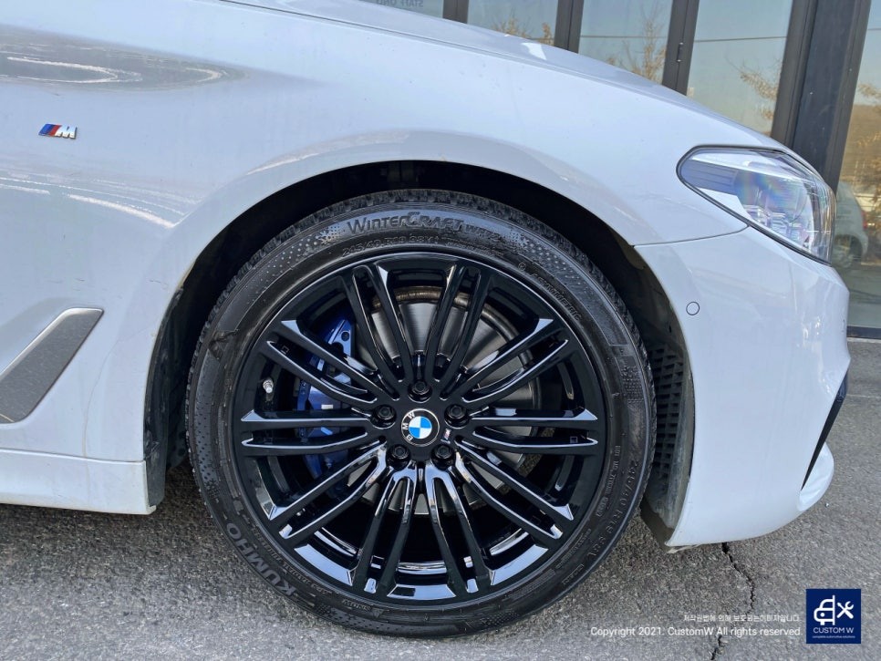 BMW G30 530i 664M 블랙유광 휠도색