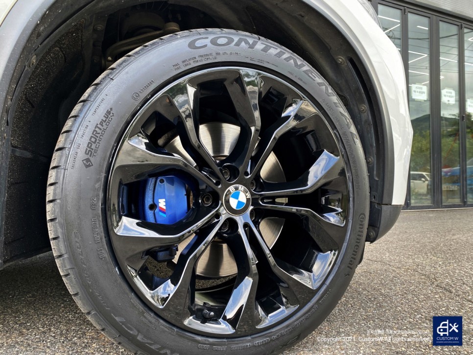 BMW X5 50i 휠수리 후 블랙유광 휠도색