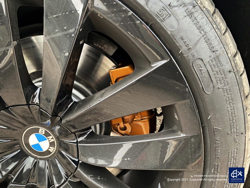 BMW 760Li 카본 세라믹 골드 캘리퍼 도색