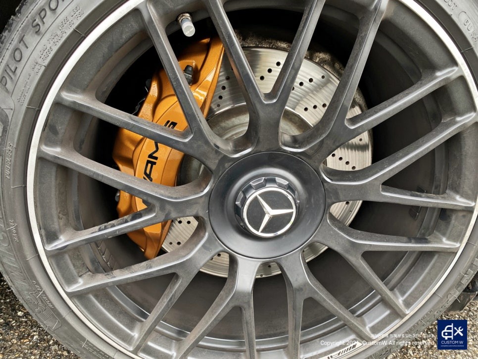 벤츠 C63 AMG 카브리올레 카본 세라믹 골드 캘리퍼 도색