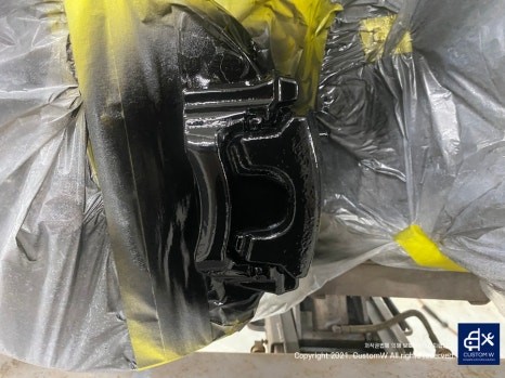 아우디 인증 중고차 상품화 작업  A8L(롱바디)  55TFSI CNC 다이아몬드 커팅 가공을 이용한 블랙 폴리시 휠 커스텀 도색 작업 그리고 블랙 캘리퍼 도색 작업까지_!