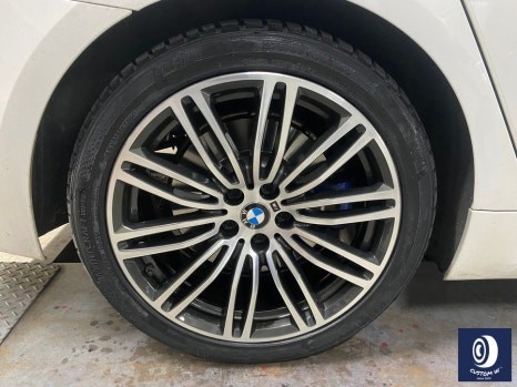 BMW G30 530i 664M 휠 상처 수리 후, 다이아몬드 커팅 복원 (feat. 손상된 타이어도 신품으로 교환 장착까지_!)