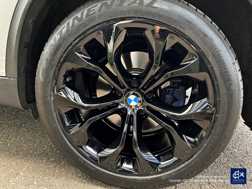 BMW X5 50i 휠수리 후 블랙유광 휠도색