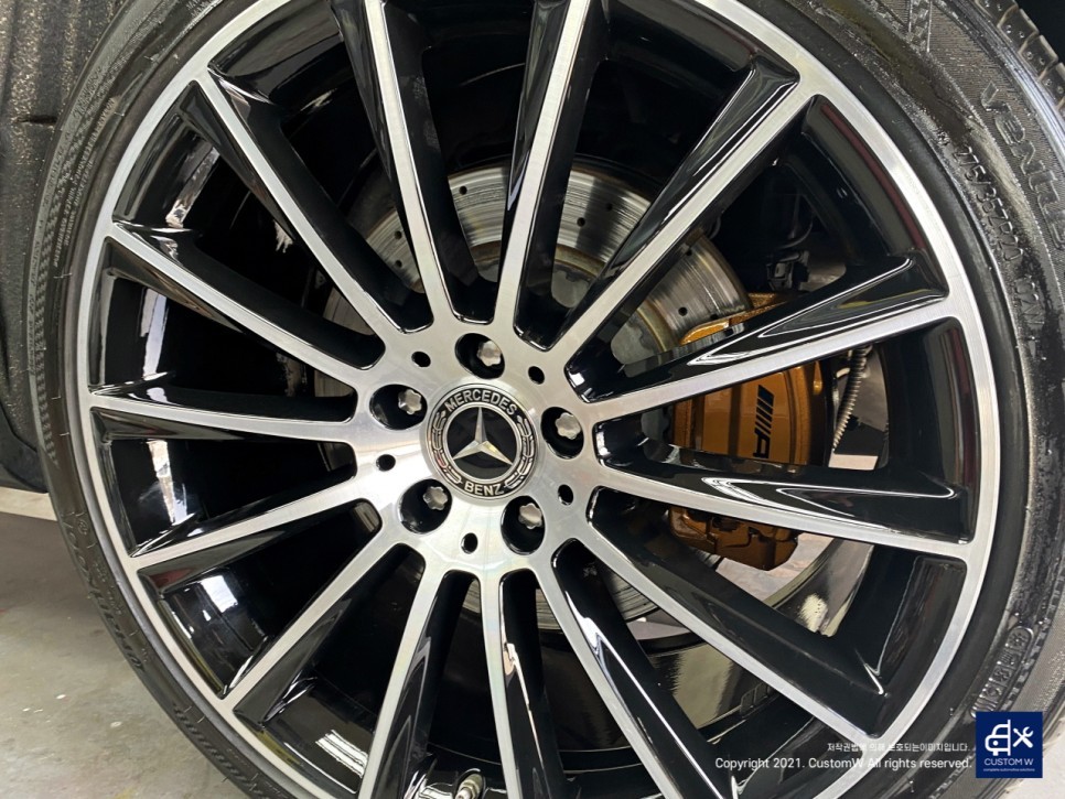 벤츠 S350 마차휠수리 후 블랙폴리시 휠도색 + 카본 세라믹 골드 캘리퍼도색