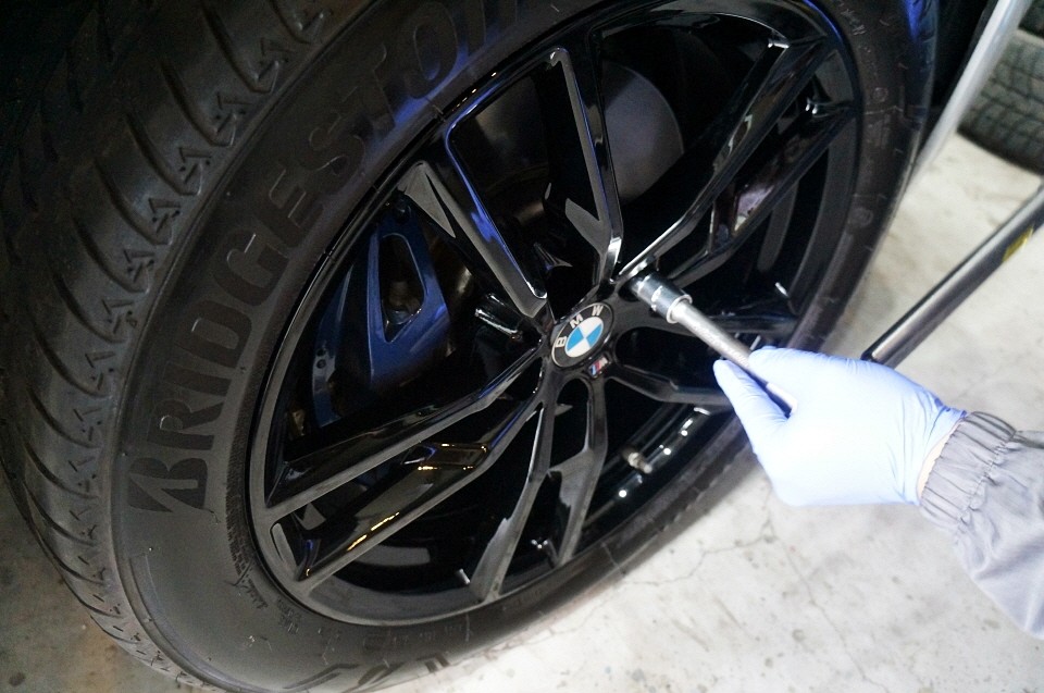 BMW X4 20d 블랙유광 휠도색