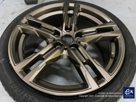 BMW 218D 휠 상처 수리 후, 브론즈 휠 도색 그리고 부식 / 녹 제거 후 깔끔하게  레드 캘리퍼 도색 작업까지_! 정직하고 올바른 공정으로 보답 드리는 커스텀 W_!