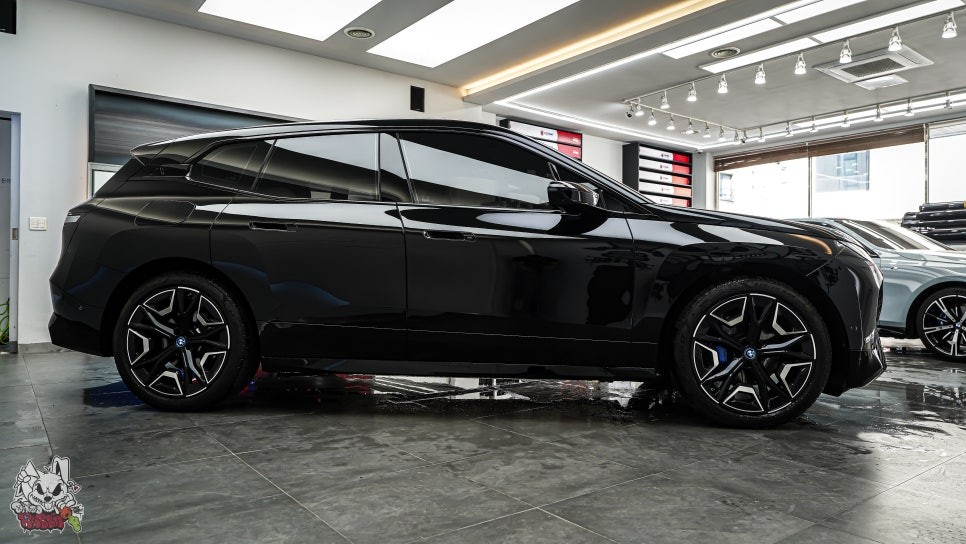 이래서 블랙 하나 봐요. BMW IX 전체 블랙 PPF 시공. 유쉴드 천안 본사. / 충남 천안