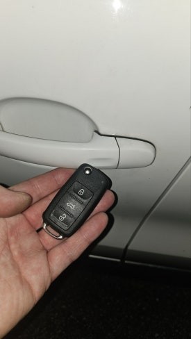 폭스바겐 골프, 투아렉, 티구안, 아테온 차량 스마트키 긴급 제작 및 기존 키 복구 작업 가능
