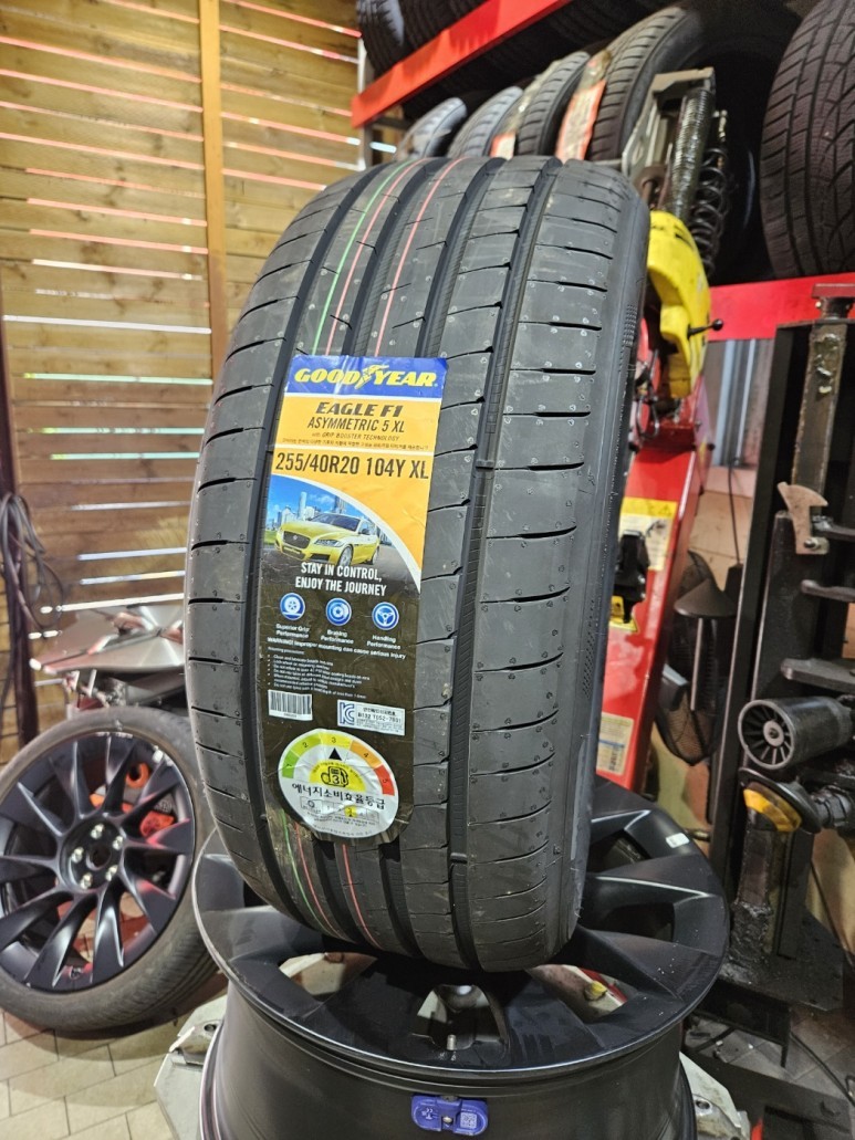 테슬라 모델Y 타이어 옆면 파손 굿이어 행사제품 교체 / 서울 강서구 | 오늘의카 - 튜닝,정비 시공후기 모음 앱