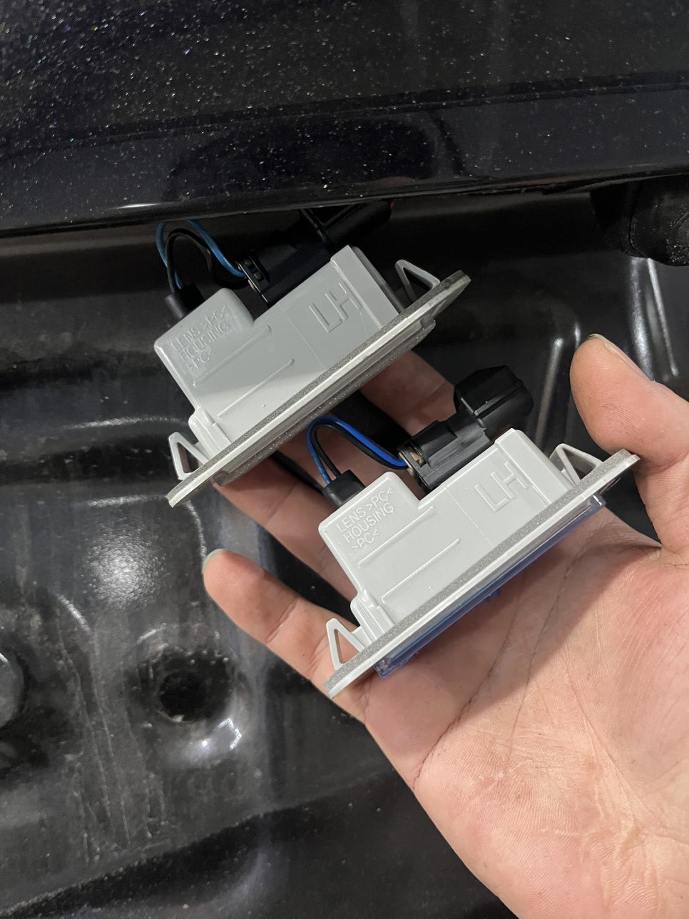 제네시스 DH G80 PET White to Pink 전체랩핑 전체제거 사고수리 번호판등 교환 스포일러 글라스윙 장착 튜닝 안산 / 경기 안산