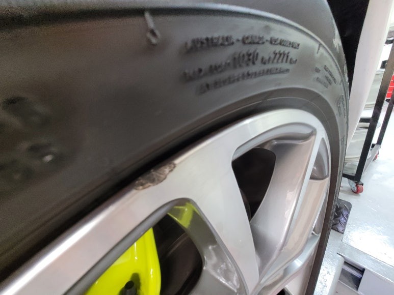 페라리 휠  컷팅 + 블랙 유광 도색 / 부산 강서구 명지동