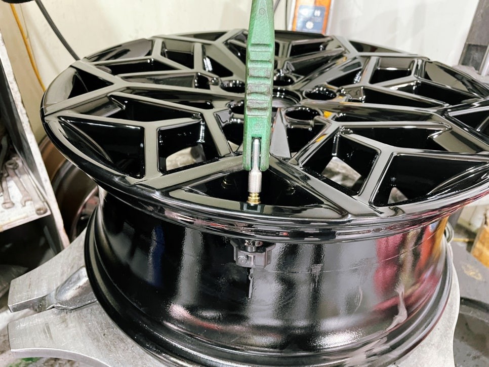 울산 투싼 NX4 N라인 유광블랙 분체도장 휠 도색 / 울산 휠 수리, 울산 휠 복원 / 울산 북구