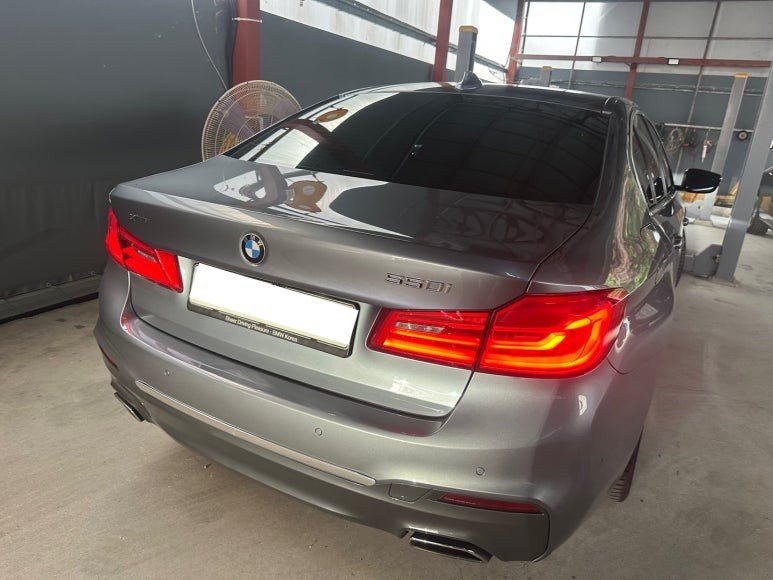 BMW 550i G30 - 애플 카플레이, 분활 스크린을 풀스크린으로 변경하기 위한 헤드유닛 펌웨어 업데이트 (날씨 컨넥티드도 활성화!) / 대전 서구 탄방동