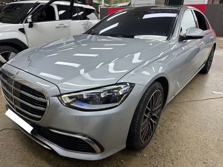 벤츠 S580 (W223) - 2열 후석모니터 안드로이드 크롬캐스트 매립 시공 / 대전 서구 탄방동