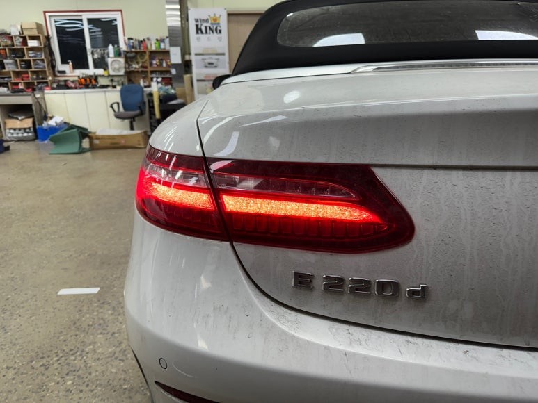 벤츠 E클래스 E220d 카브리올레 - 데이라이트 및 후미등 수리 [