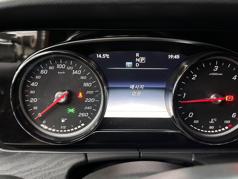 벤츠 E클래스 E220d 카브리올레 - 데이라이트 및 후미등 수리 [