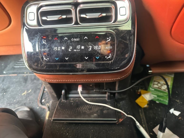 벤츠 S580 (W223) - 2열 후석모니터 안드로이드 크롬캐스트 매립 시공 / 대전 서구 탄방동