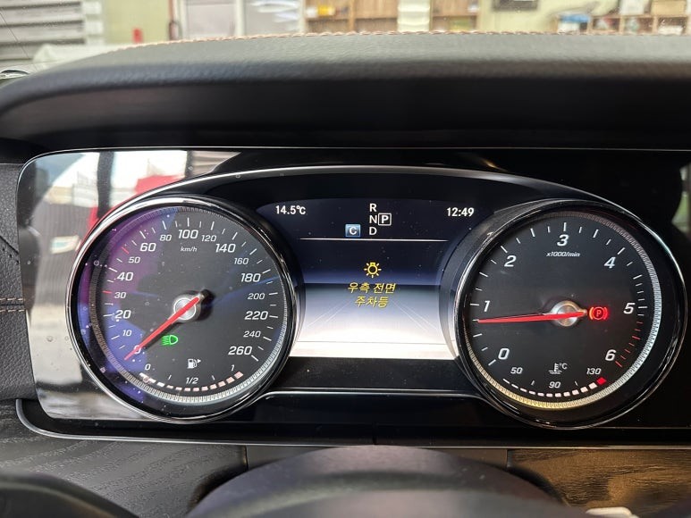벤츠 E클래스 E220d 카브리올레 - 데이라이트 및 후미등 수리 [