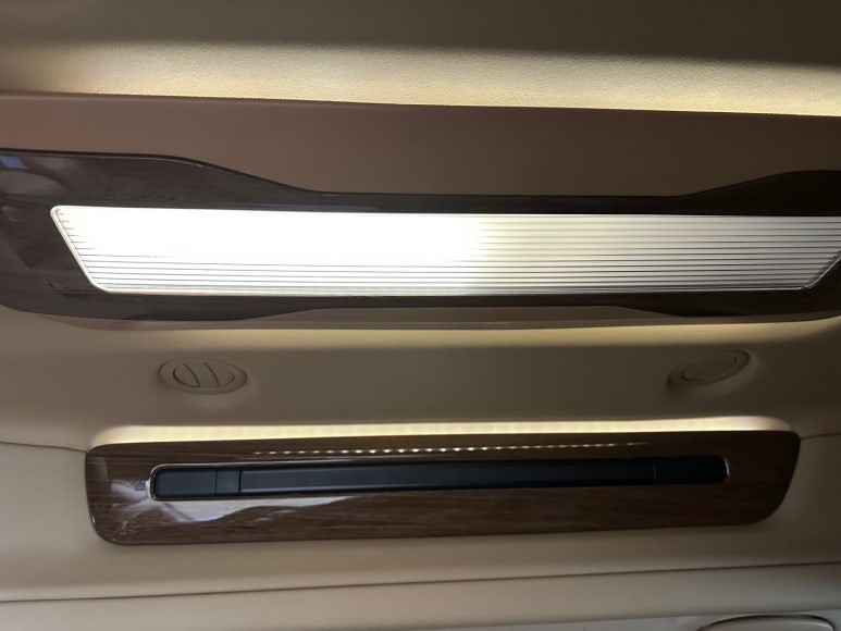 올뉴카니발 하이리무진 - 2열 룸 램프 무드램프, CTR LAMP LED 절반만 나오는 증상 수리 / 대전 서구 탄방동