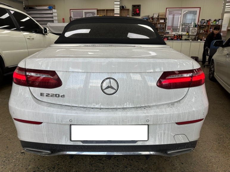 벤츠 E클래스 E220d 카브리올레 - 데이라이트 및 후미등 수리 [