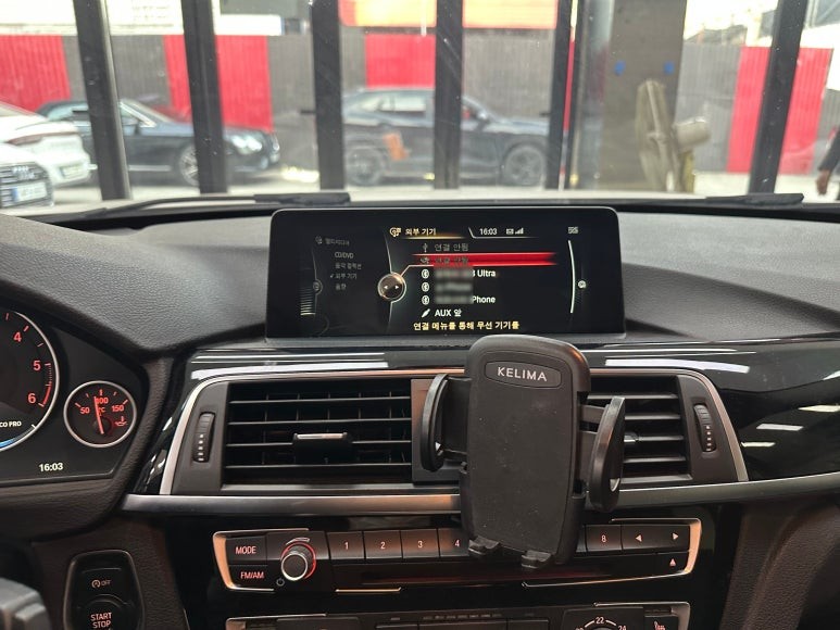 BMW 320d (F30) - NBT ID4 헤드유닛 오디오 네비게이션 모니터 안나오는 블랙아웃 고장, 수리로 해결! / 대전 서구 탄방동