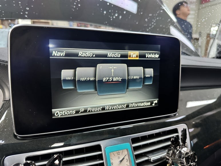 대전 벤츠 CLS350 (W218) 헤드유닛 커맨드 펌웨어 업데이트와 애플카플레이 / 안드로이드 오토 코딩 활성화 / 대전 서구 탄방동