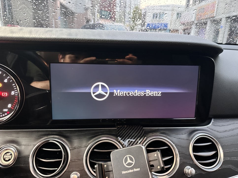 벤츠 E클래스 E220d - 네비게이션 무한로딩과 렉 발생 , 그리고 재부팅 현상까지.. 커맨드 헤드유닛 수리로 해결! [대전 벤츠 오디오 수리] / 대전 서구 탄방동