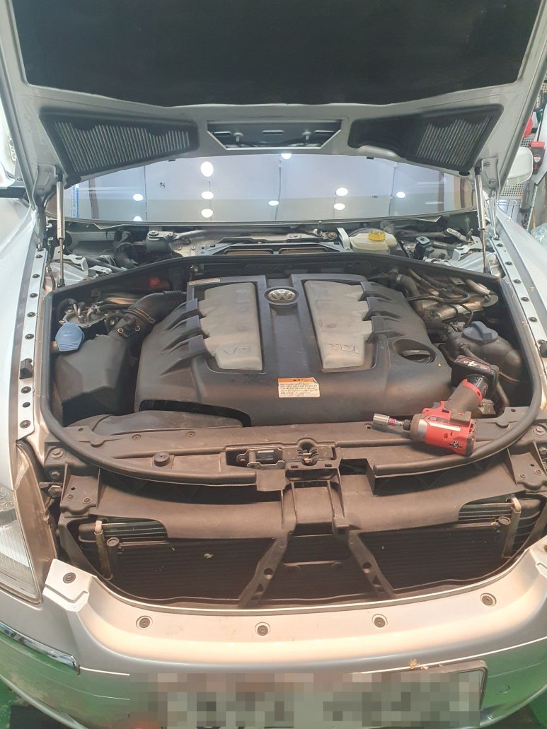 서울 / 폭스바겐 페이톤 앞 유리 교체 시공 모습입니다. / 서울 성동구 용답동 / 광진.성동.동대문.중랑