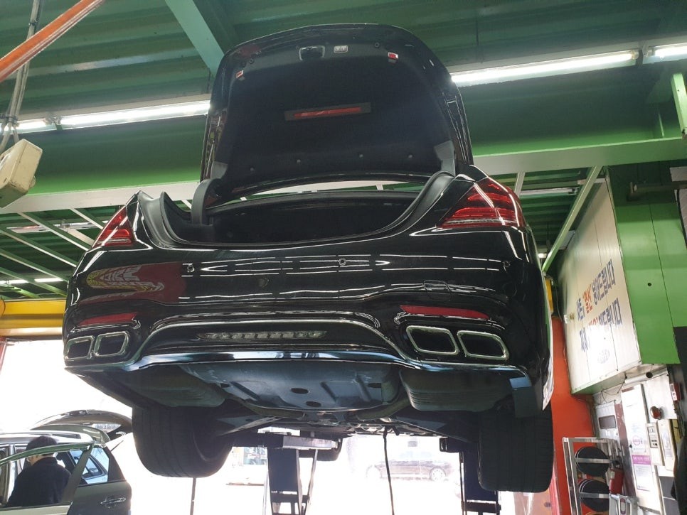 벤츠 S클래스 W222 S63AMG 리어디퓨져 머플러팁 및 배기 커스텀 작업을 하나하나 알아보자