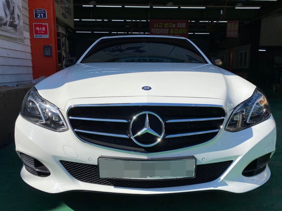 벤츠 E클래스 W212 전용 E63AMG 뒤 범퍼 리어디퓨져 머플러팁을 제품부터 작업 방식까지 하나하나 알아보자