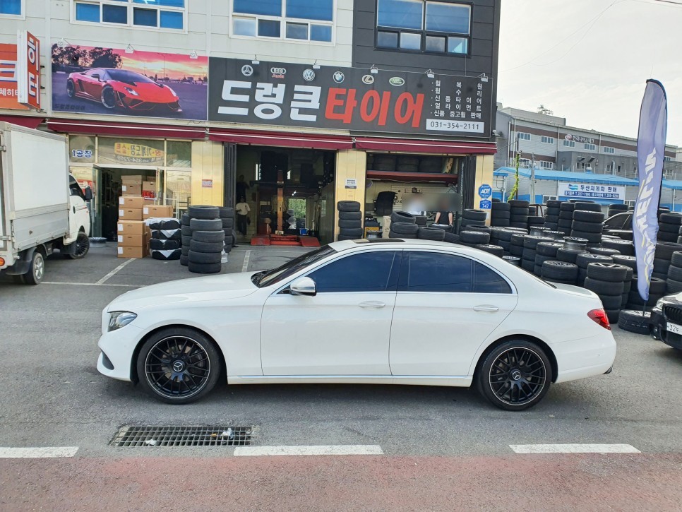 화성에서 벤츠 E클래스 E300 AMG 스타일휠 교환 A급 중고타이어 조합으로 가격도 합리적