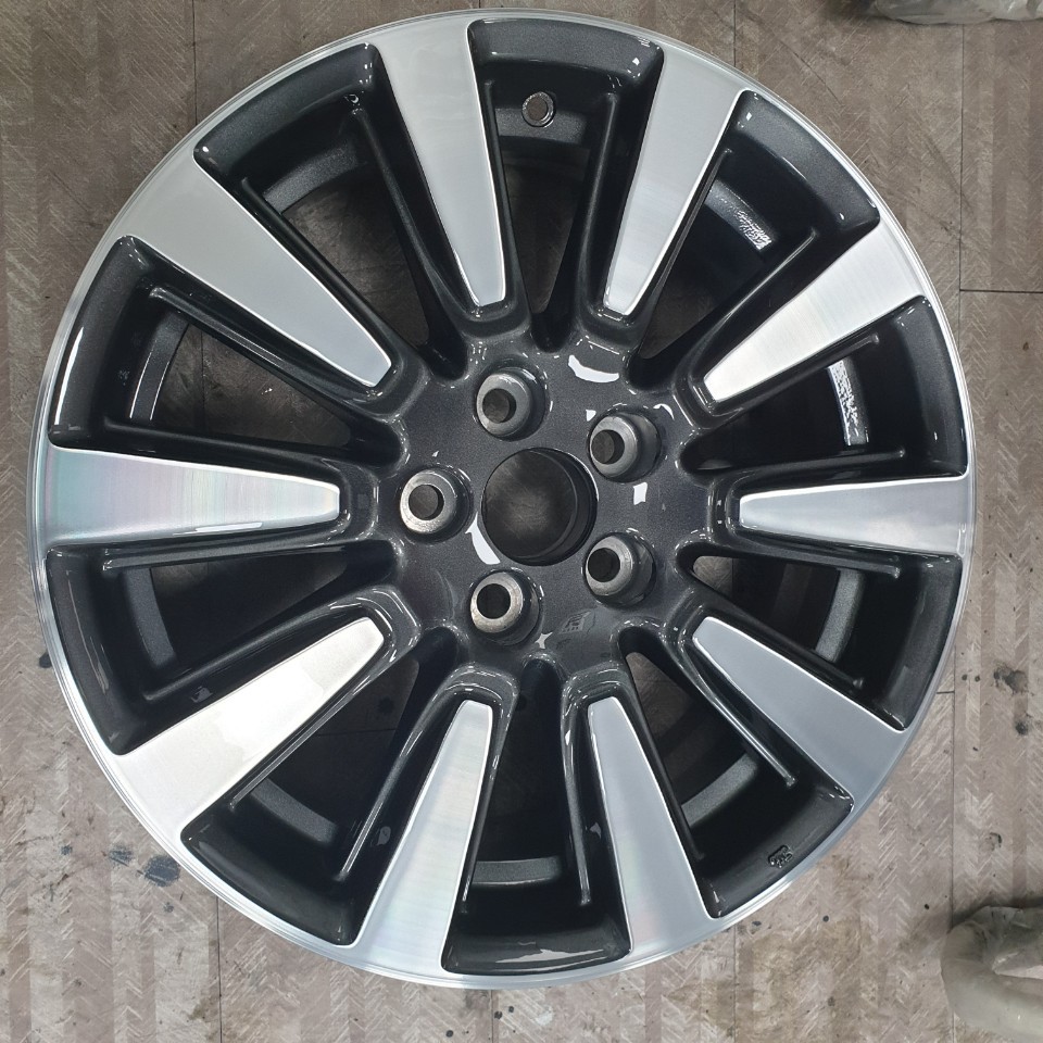 (구리 스마일휠) 도요타 프리우스??18인치 다이아몬드컷팅 휠복원(분체도장) / 포천시 소흘읍