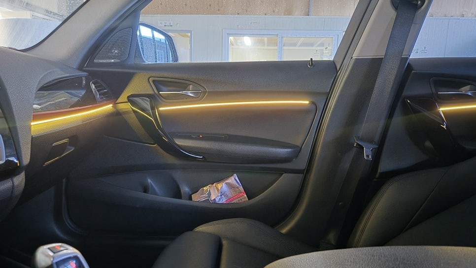 bmw 118d 엠비언트 아크릴 매립으로 깔끔하게 ! / 인천 계양, 김포, 강서, 부평