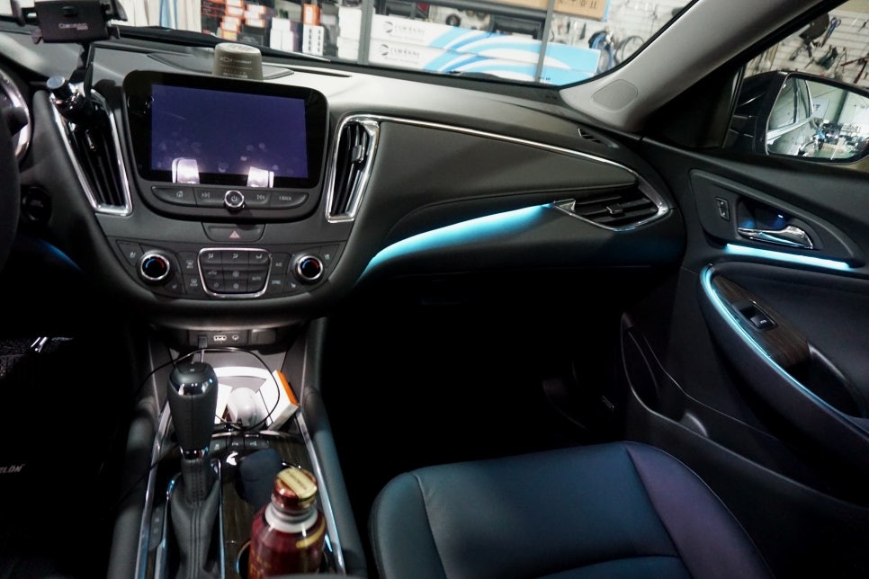 더뉴말리부 아이스 블루 엠비언트 장착으로 실내 분위기 업그레이드 / 부산 사상구