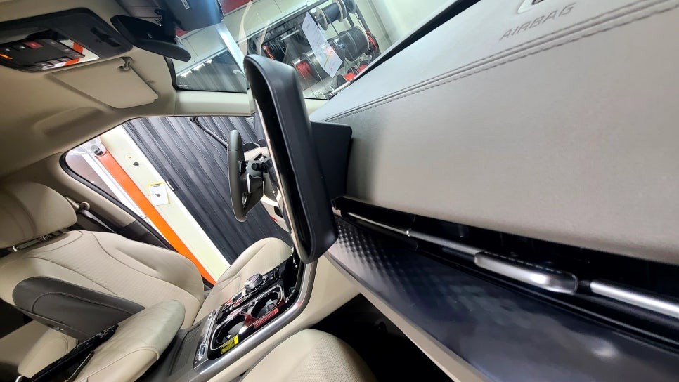 KA4 카니발하이리무진 순정 TV연동 보조모니터 시공 / 부산 사상구