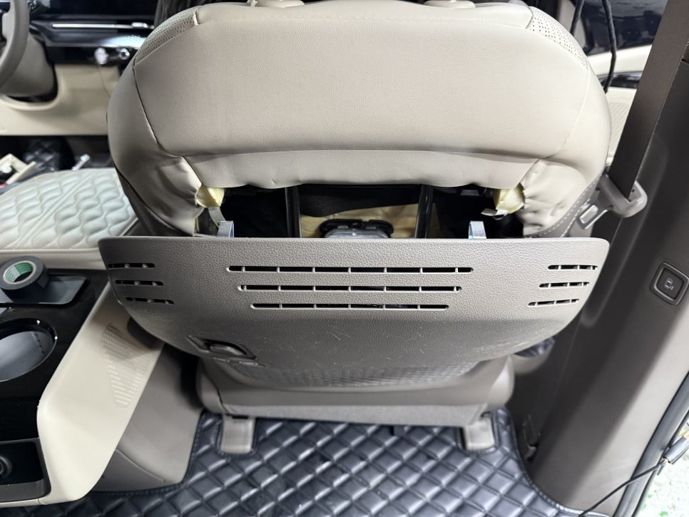 KA4 카니발 하이리무진 보조석 보조모니터 XM1240M +호메틱스 안드로이드 셋탑 + 순정 리모컨 연동 제어 / 부산 사상구