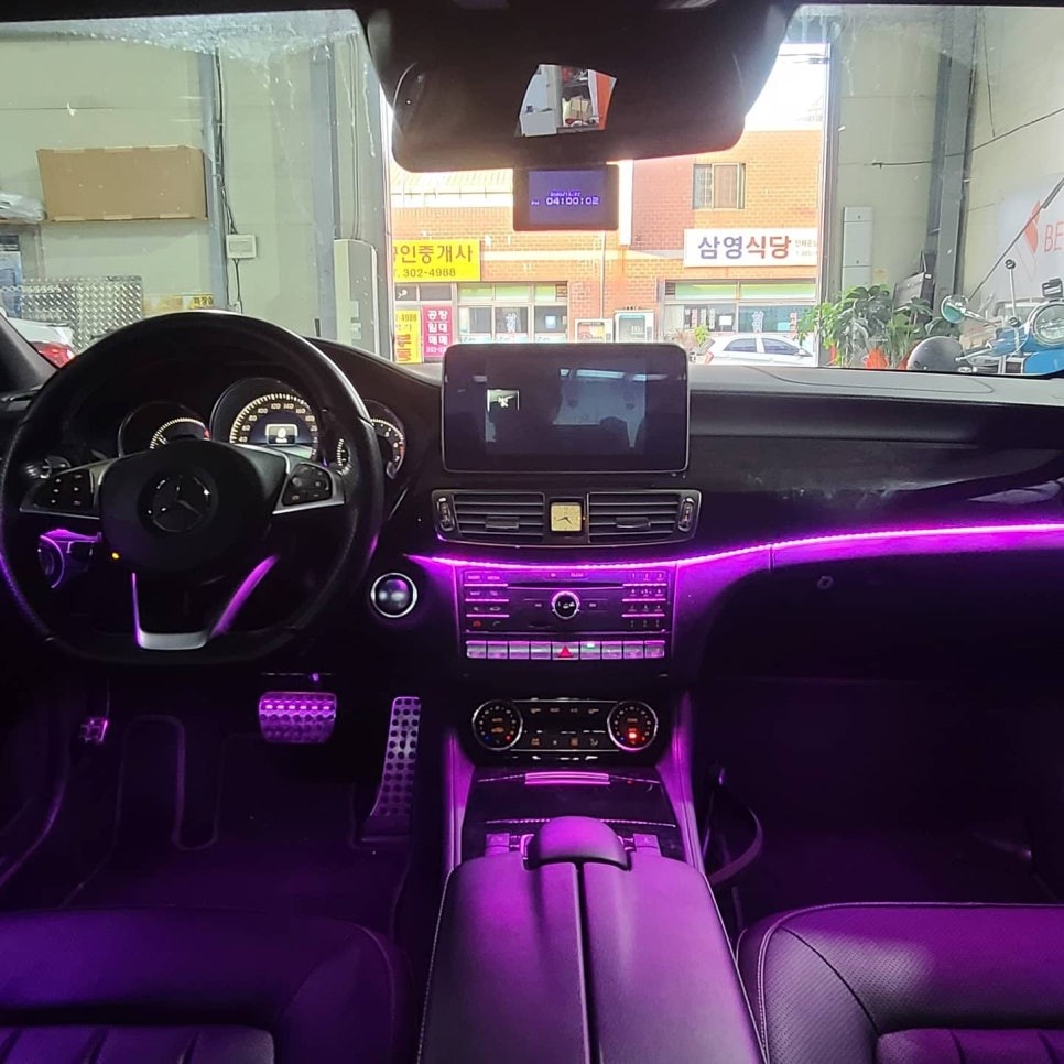 부산 벤츠 CLS RGB 앰비언트 라이트 시공으로 실내 분위기 업 / 부산 사상구