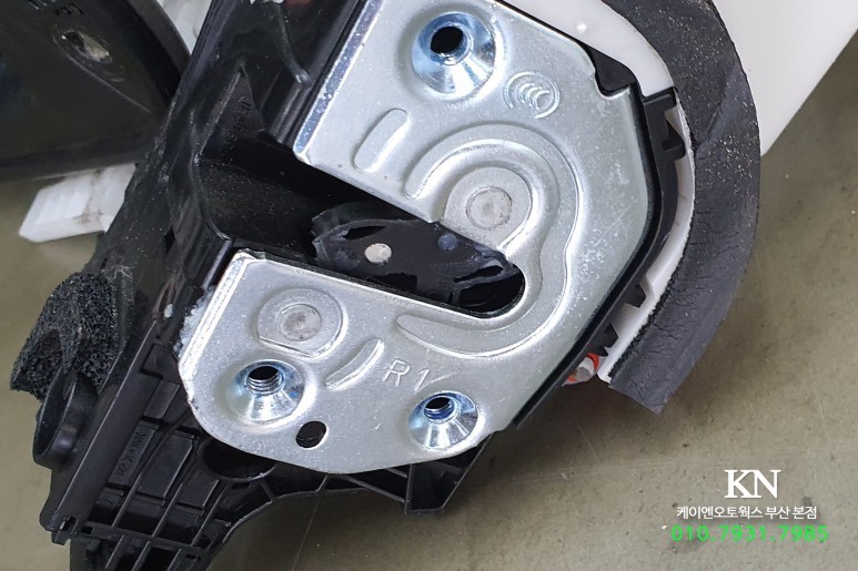 싼타페tm 용품 튜닝, 자동차 압축도어 에스클로징 고스트도어 시공 / 부산 사상구 주례동