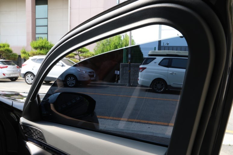 생고뱅 파노라마 럭스X / BMW G60 /  독보적인 퍼포먼스와 스타일을 갖춘 블랙미러룩 광주 썬팅 / 광주 광산