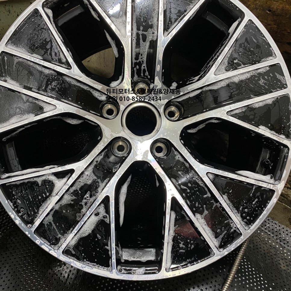 포르쉐 타이칸 터보s 에어로휠 휠복원 휠수리 [분당휠복원] / 서울 서초